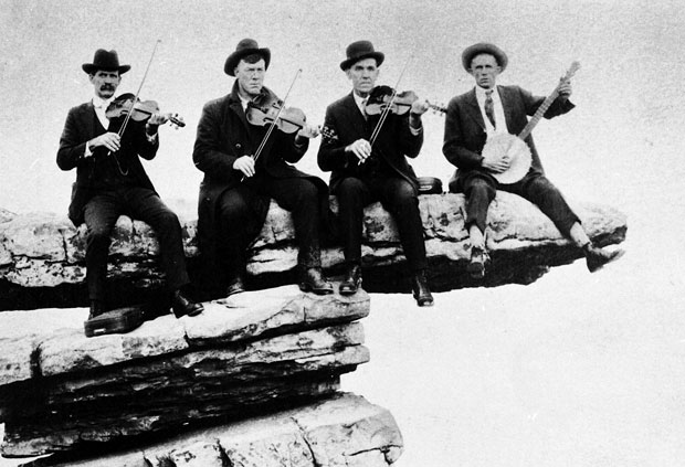 http://www.chattanoogapulse.com/downloads/2812/download/bitblt-620x423-24d479a35f2dab9dc172a01c36637ed047e73815/Fiddlers-WG-Keith,Gid-Tanner,AA-Gray,Henry-West.jpg