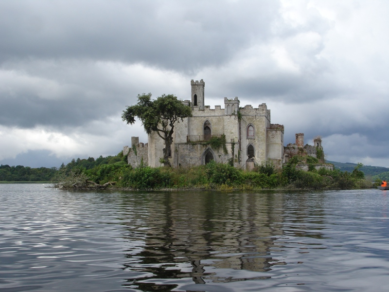http://www.from-ireland.net/cms/wp-content/uploads/2013/03/castle-island-roscommon-1.jpg