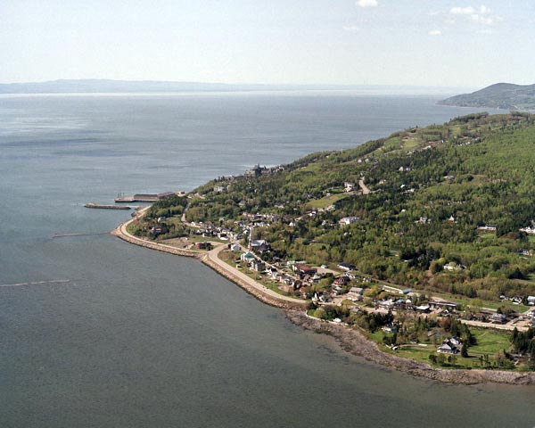 http://ville.lamalbaie.qc.ca/img/photos/pointe-au-pic2.jpg